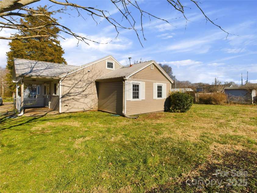 117 Mardon Lane, Statesville, NC 28677.  MLS# CAR4211771, YatesRealty ID 979. 