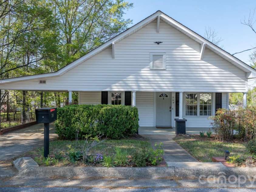 304 Garrou Avenue, Valdese, NC 28690.  MLS# CAR4367449, YatesRealty ID 9790. 