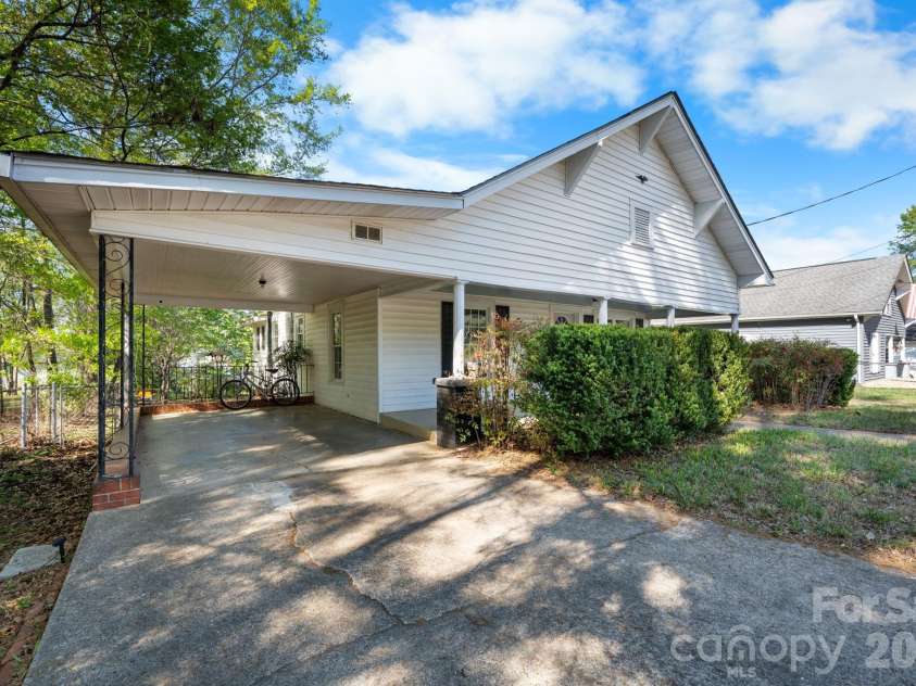 304 Garrou Avenue, Valdese, NC 28690.  MLS# CAR4367449, YatesRealty ID 9790. 
