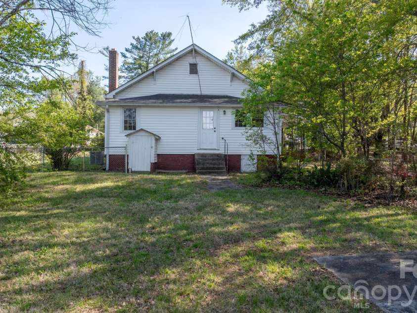 304 Garrou Avenue, Valdese, NC 28690.  MLS# CAR4367449, YatesRealty ID 9790. 