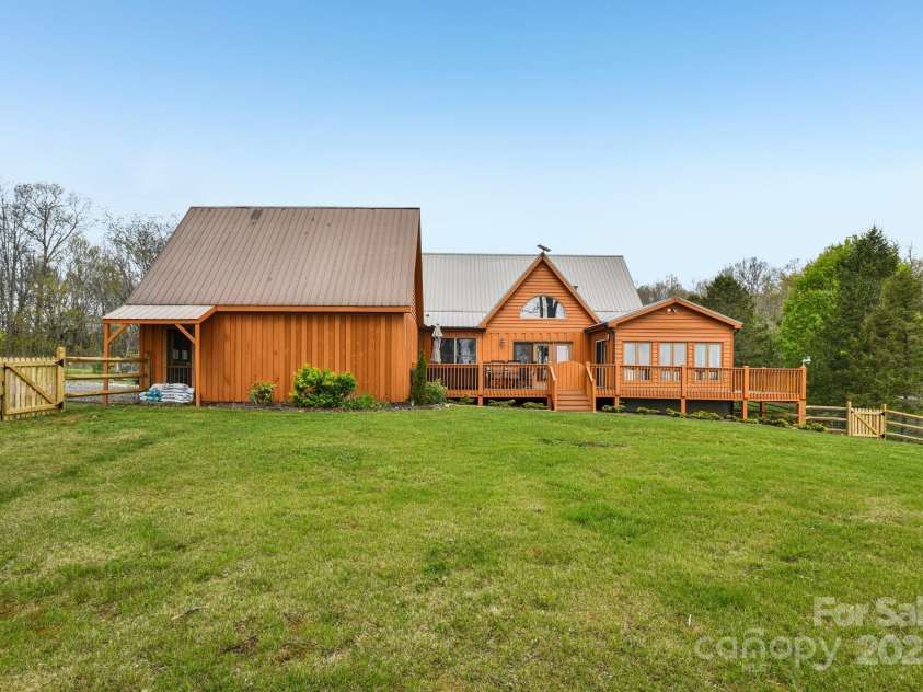 531 Pioneer Ridge Road, Canton, NC 28716.  MLS# CAR4249316, YatesRealty ID 9790. 