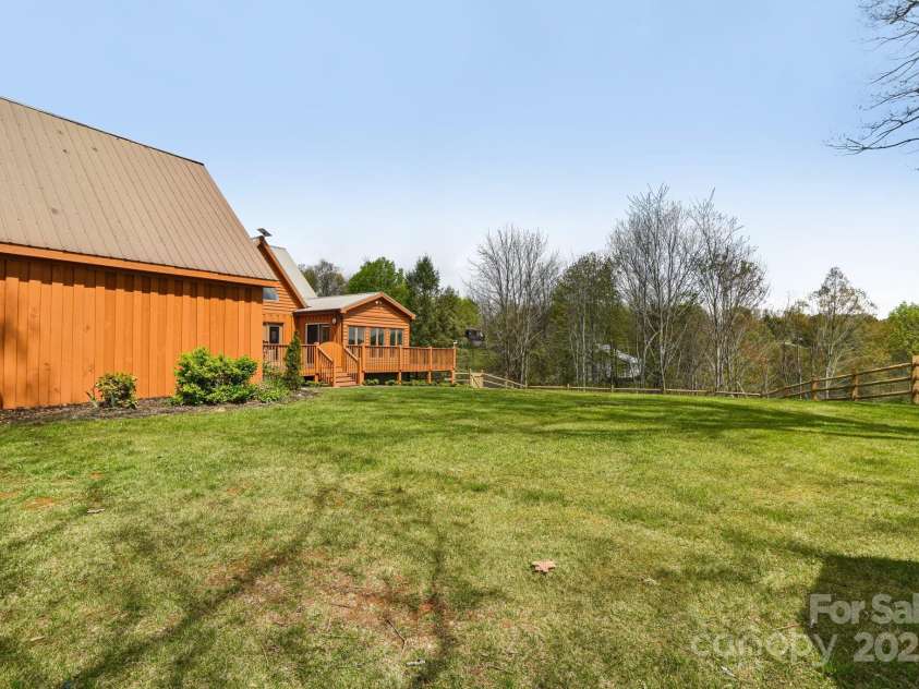 531 Pioneer Ridge Road, Canton, NC 28716.  MLS# CAR4249316, YatesRealty ID 9790. 