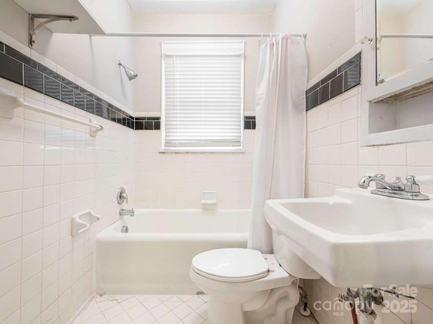 1512 Sunnyside Avenue, Charlotte, NC 28204.  MLS# CAR4249506, YatesRealty ID 9791. Unit 1 - Bathroom