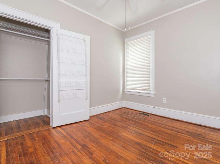1512 Sunnyside Avenue, Charlotte, NC 28204.  MLS# CAR4249506, YatesRealty ID 9791. Unit 1 - Bedroom