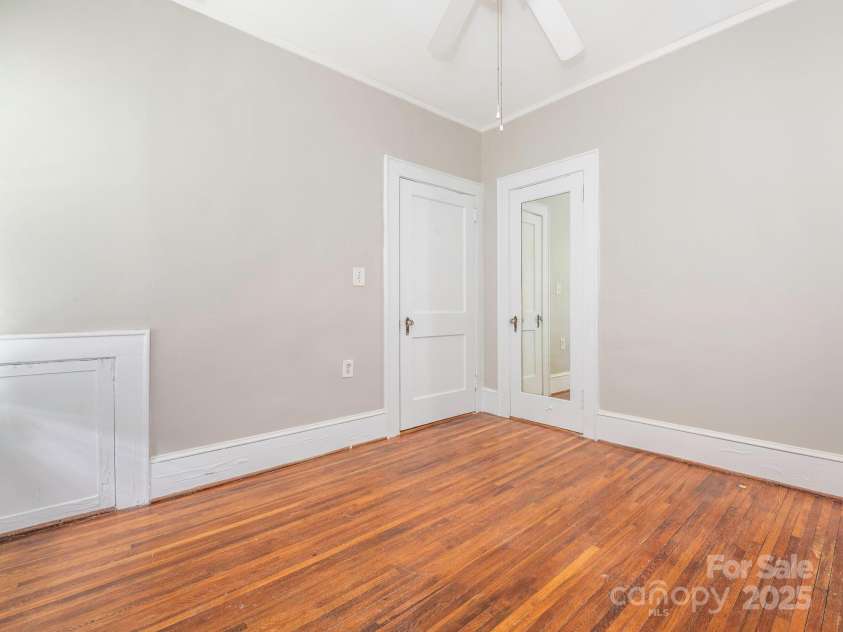 1512 Sunnyside Avenue, Charlotte, NC 28204.  MLS# CAR4249506, YatesRealty ID 9791. Unit 1 - Bedroom