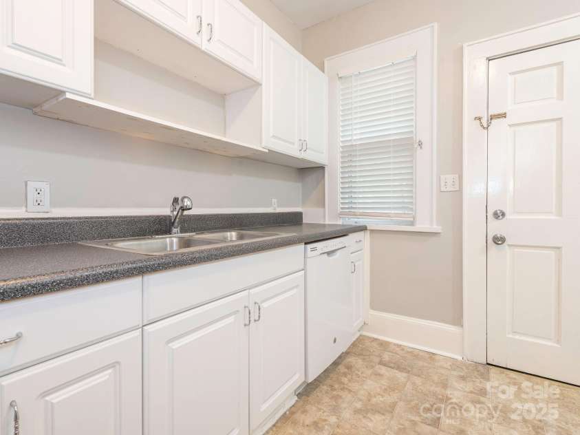1512 Sunnyside Avenue, Charlotte, NC 28204.  MLS# CAR4249506, YatesRealty ID 9791. Unit 1 - Kitchen