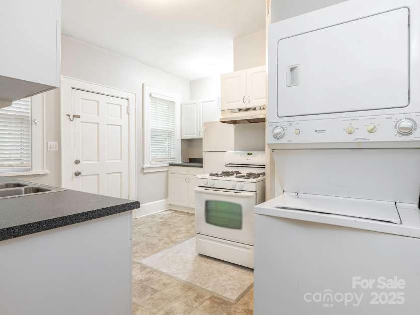 1512 Sunnyside Avenue, Charlotte, NC 28204.  MLS# CAR4249506, YatesRealty ID 9791. Unit 1 - Kitchen