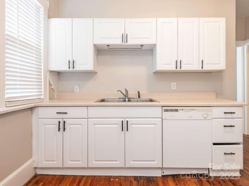 1512 Sunnyside Avenue, Charlotte, NC 28204.  MLS# CAR4249506, YatesRealty ID 9791. Unit 2 - Kitchen