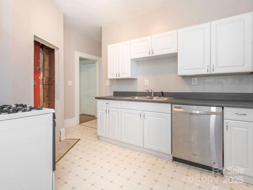 1512 Sunnyside Avenue, Charlotte, NC 28204.  MLS# CAR4249506, YatesRealty ID 9791. Unit 3 - Kitchen
