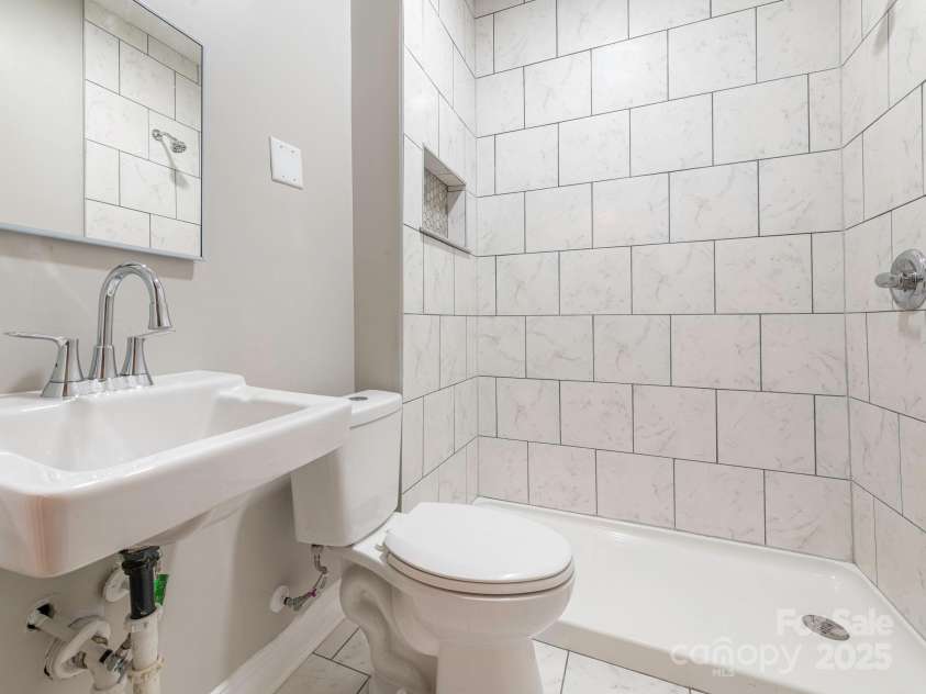 1512 Sunnyside Avenue, Charlotte, NC 28204.  MLS# CAR4249506, YatesRealty ID 9791. Unit 4 - Bathroom