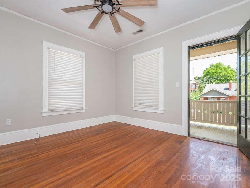 1512 Sunnyside Avenue, Charlotte, NC 28204.  MLS# CAR4249506, YatesRealty ID 9791. Unit 4 - Living Room
