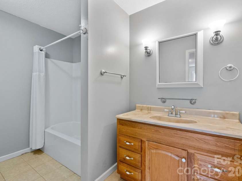 73 Creeks End Circle, Mills River, NC 28759.  MLS# CAR4365909, YatesRealty ID 9791. Basement Full Bathroom