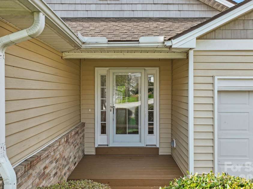73 Creeks End Circle, Mills River, NC 28759.  MLS# CAR4365909, YatesRealty ID 9791. Covered Entry