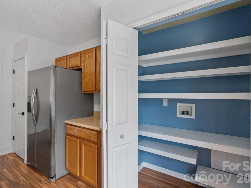 73 Creeks End Circle, Mills River, NC 28759.  MLS# CAR4365909, YatesRealty ID 9791. Large Pantry