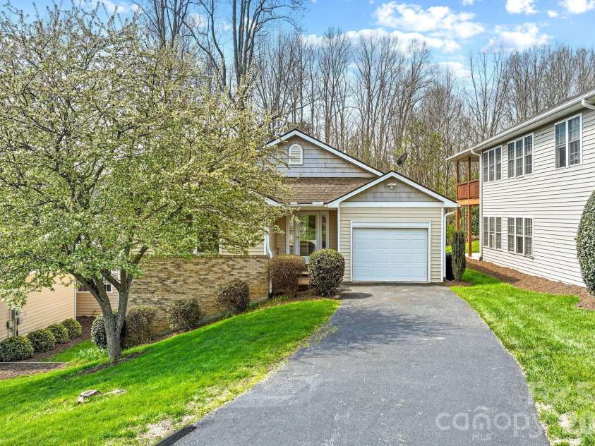 73 Creeks End Circle, Mills River, NC 28759.  MLS# CAR4365909, YatesRealty ID 9791. Level Driveway to Garage