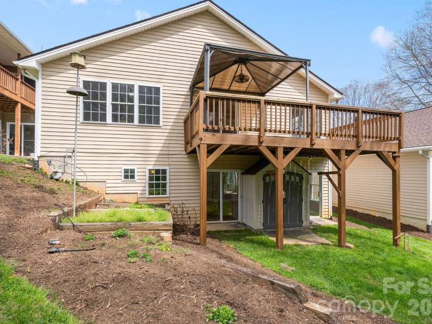 73 Creeks End Circle, Mills River, NC 28759.  MLS# CAR4365909, YatesRealty ID 9791. Raised Garden Beds