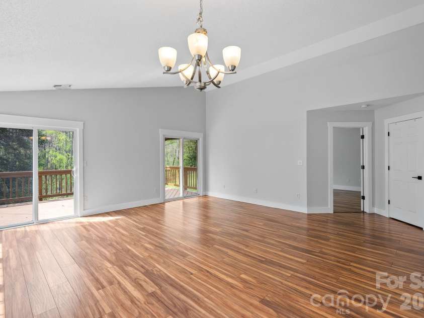 73 Creeks End Circle, Mills River, NC 28759.  MLS# CAR4365909, YatesRealty ID 9791. Spacious and Bright