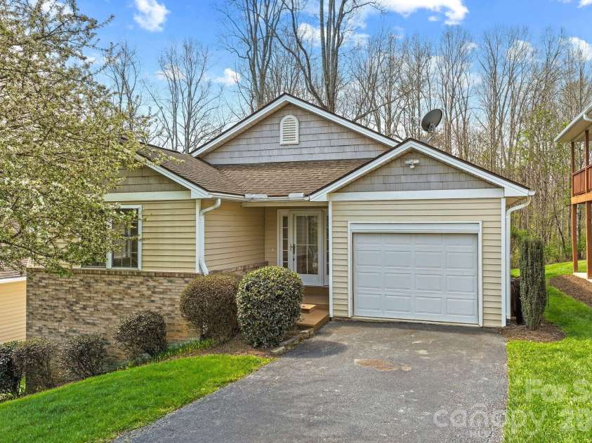 73 Creeks End Circle, Mills River, NC 28759.  MLS# CAR4365909, YatesRealty ID 9791. Welcome Home!
