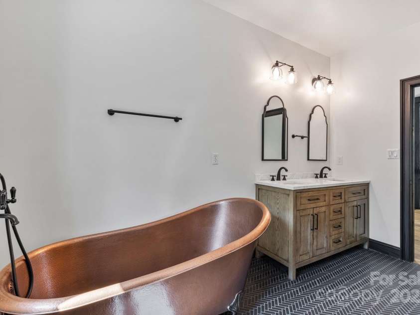 228 Rima Landing, Denton, NC 27239.  MLS# CAR4179631, YatesRealty ID 9793. 