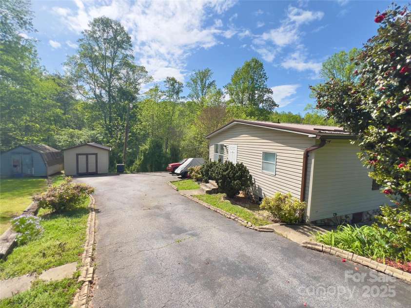 1384 Bradford Mountain Road, Lenoir, NC 28645.  MLS# CAR4248133, YatesRealty ID 9796. 