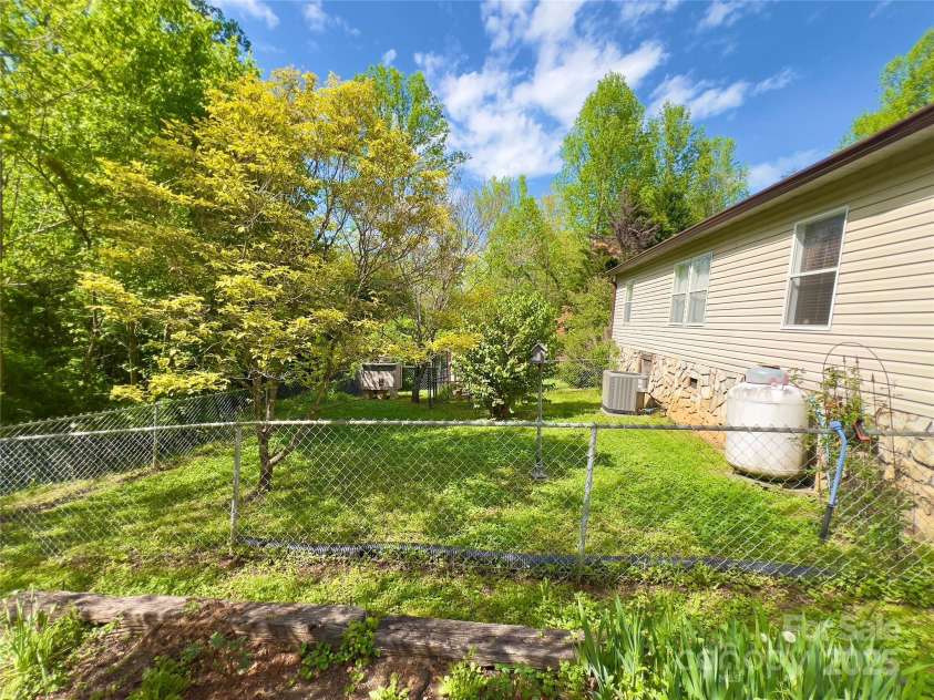 1384 Bradford Mountain Road, Lenoir, NC 28645.  MLS# CAR4248133, YatesRealty ID 9796. 