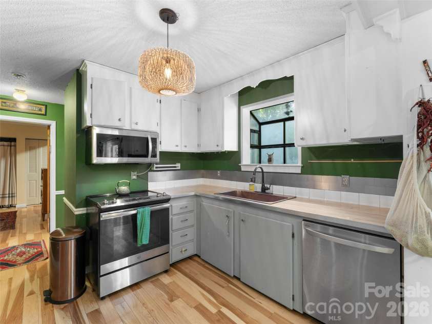 58 Pittman Road, Fletcher, NC 28732.  MLS# CAR4366277, YatesRealty ID 9798. Kitchen