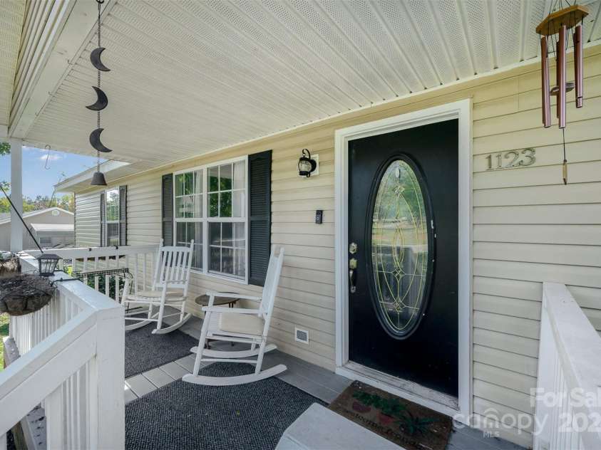 1123 Golden Maple Lane, Chester, SC 29706.  MLS# CAR4191301, YatesRealty ID 9799. 