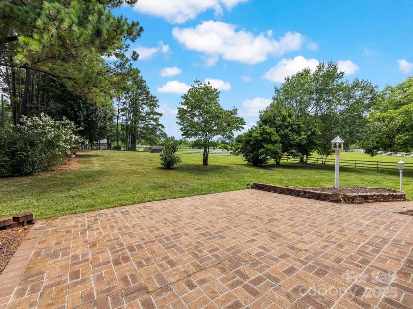 11215 Idlewild Road, Matthews, NC 28105.  MLS# CAR4281881, YatesRealty ID 98. 