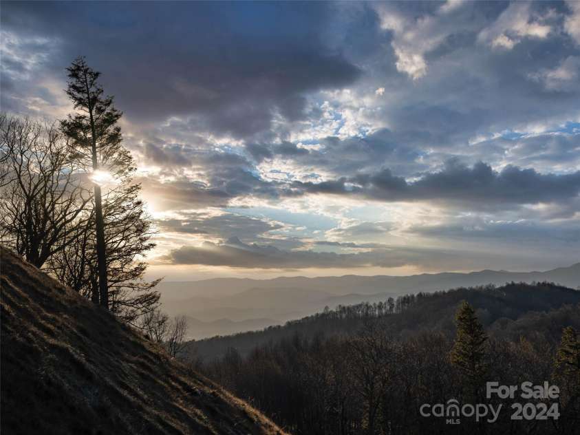 63 Summit Trail Drive, Hendersonville, NC 28792.  MLS# CAR4136212, YatesRealty ID 98. 