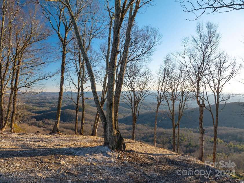 63 Summit Trail Drive, Hendersonville, NC 28792.  MLS# CAR4136212, YatesRealty ID 98. 