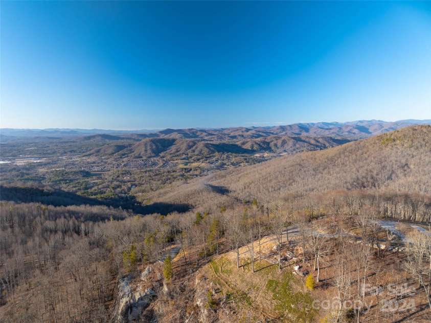 63 Summit Trail Drive, Hendersonville, NC 28792.  MLS# CAR4136212, YatesRealty ID 98. 