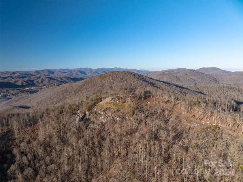 63 Summit Trail Drive, Hendersonville, NC 28792.  MLS# CAR4136212, YatesRealty ID 98. 