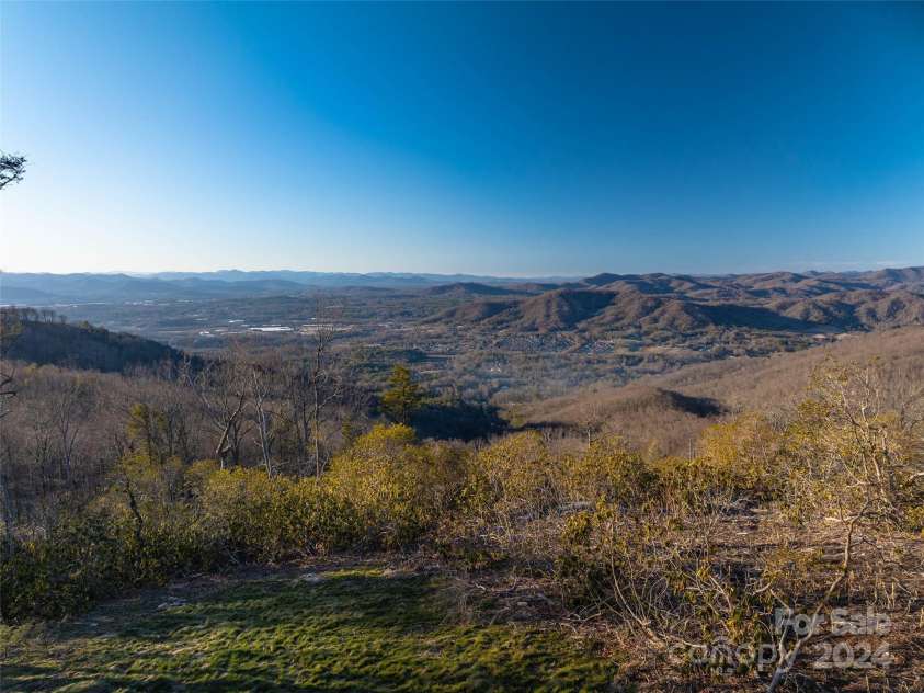 63 Summit Trail Drive, Hendersonville, NC 28792.  MLS# CAR4136212, YatesRealty ID 98. 