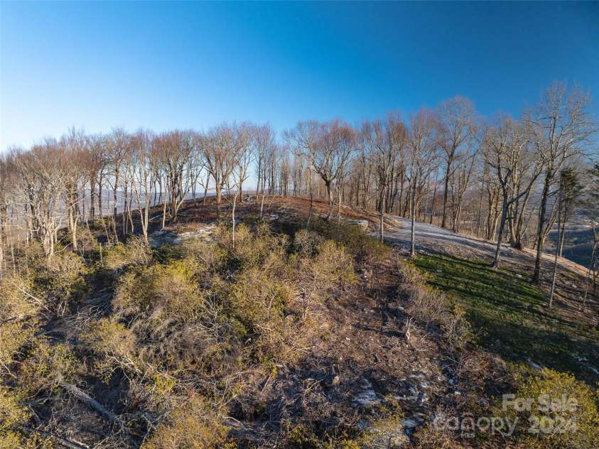 63 Summit Trail Drive, Hendersonville, NC 28792.  MLS# CAR4136212, YatesRealty ID 98. 