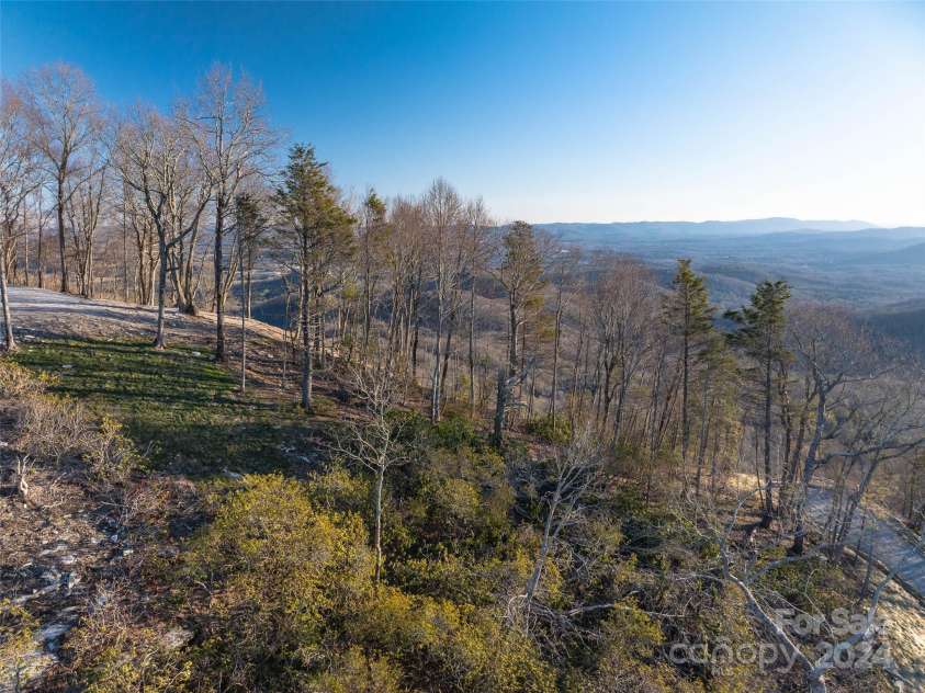 63 Summit Trail Drive, Hendersonville, NC 28792.  MLS# CAR4136212, YatesRealty ID 98. 