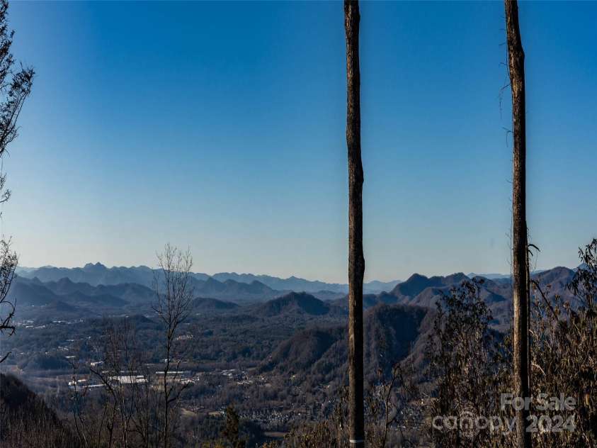 63 Summit Trail Drive, Hendersonville, NC 28792.  MLS# CAR4136212, YatesRealty ID 98. 