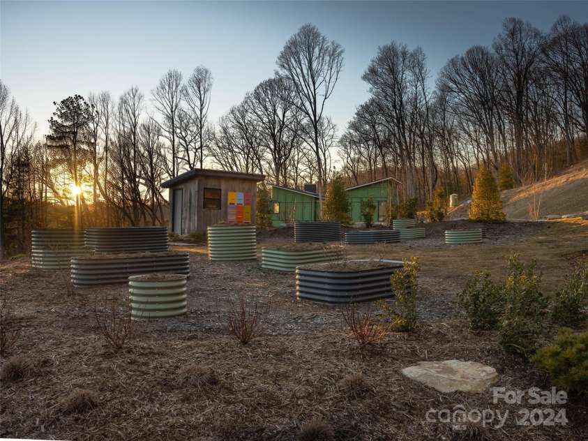 63 Summit Trail Drive, Hendersonville, NC 28792.  MLS# CAR4136212, YatesRealty ID 98. 