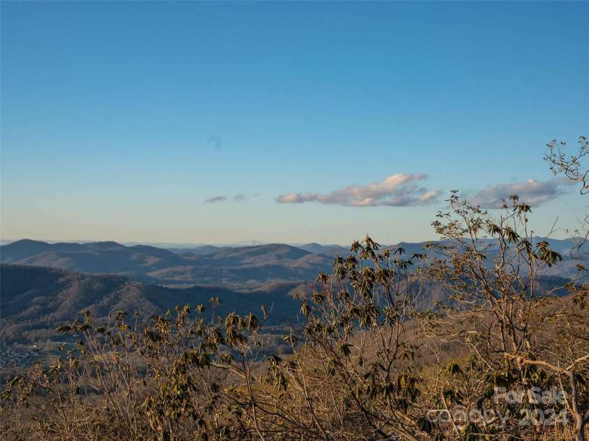 63 Summit Trail Drive, Hendersonville, NC 28792.  MLS# CAR4136212, YatesRealty ID 98. 