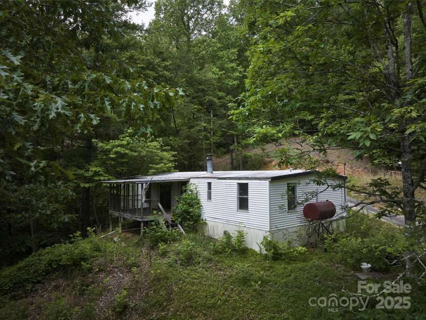 91 Keys Road, Almond, NC 28702.  MLS# CAR4268560, YatesRealty ID 98. 