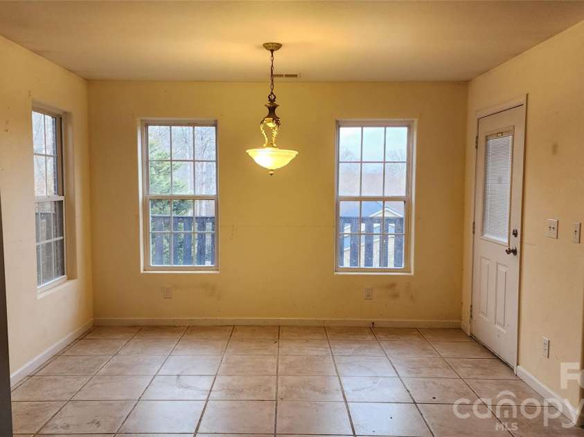 200 Park Place, Morganton, NC 28655.  MLS# CAR4367466, YatesRealty ID 9800. Dining Area