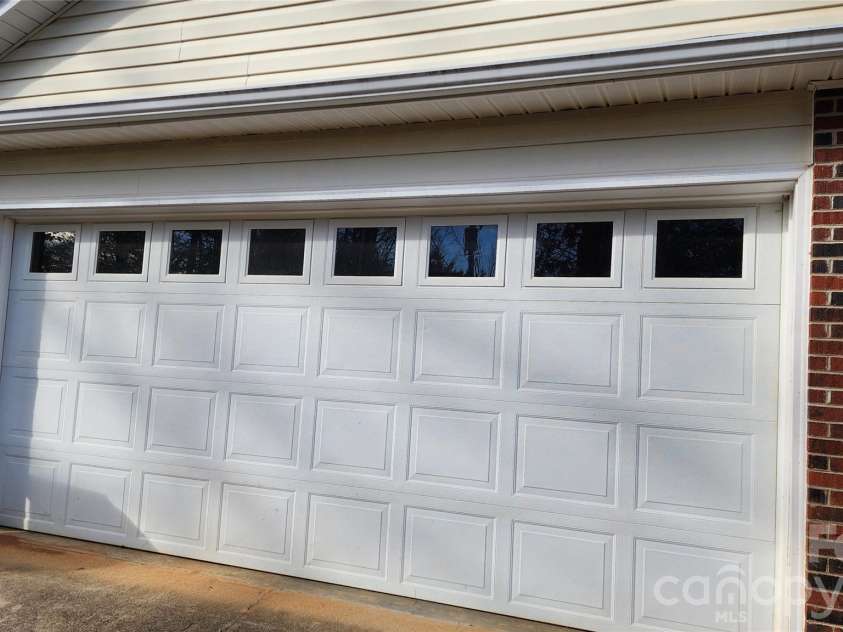 200 Park Place, Morganton, NC 28655.  MLS# CAR4367466, YatesRealty ID 9800. Double garage
