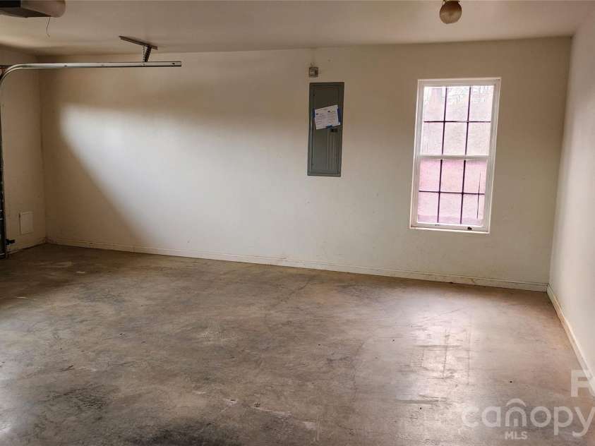 200 Park Place, Morganton, NC 28655.  MLS# CAR4367466, YatesRealty ID 9800. Garage