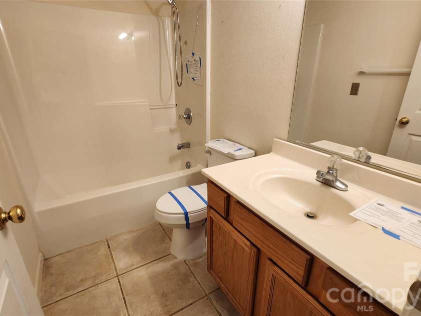 200 Park Place, Morganton, NC 28655.  MLS# CAR4367466, YatesRealty ID 9800. Hall Bath