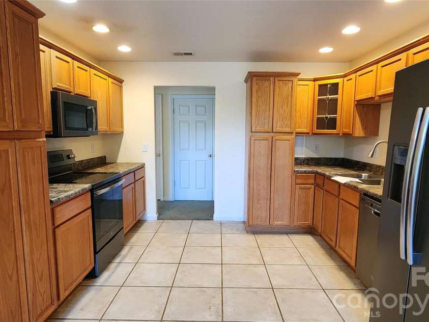 200 Park Place, Morganton, NC 28655.  MLS# CAR4367466, YatesRealty ID 9800. Kitchen