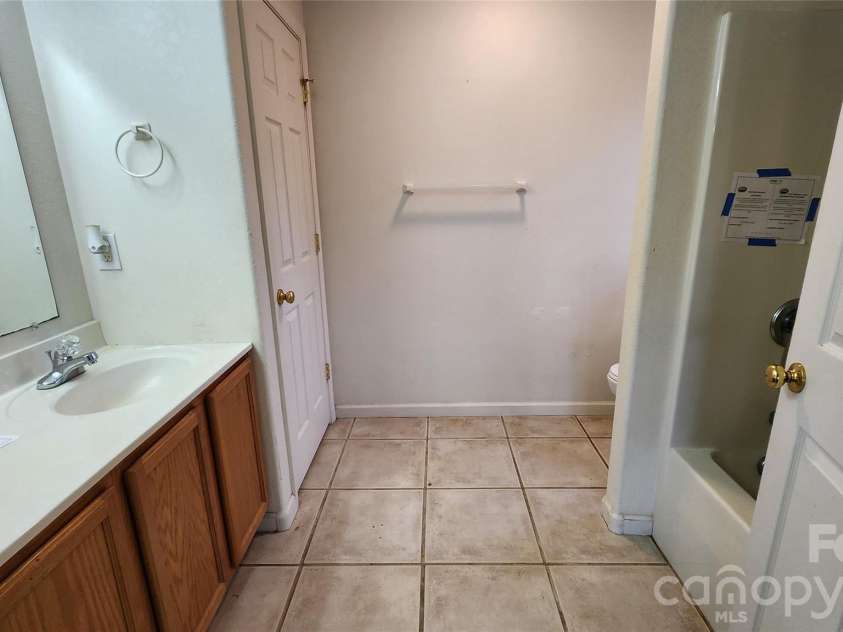 200 Park Place, Morganton, NC 28655.  MLS# CAR4367466, YatesRealty ID 9800. Primary Bath