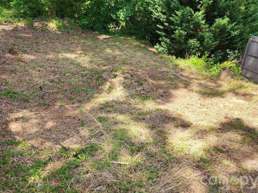 200 Park Place, Morganton, NC 28655.  MLS# CAR4367466, YatesRealty ID 9800. Right Side Yard