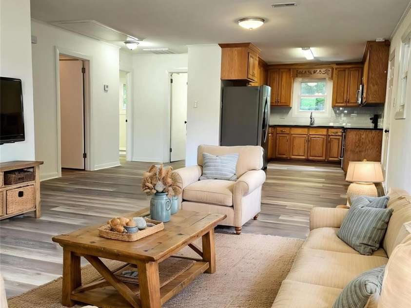 11 10th Avenue, Maiden, NC 28650.  MLS# CAR4253345, YatesRealty ID 9803. 