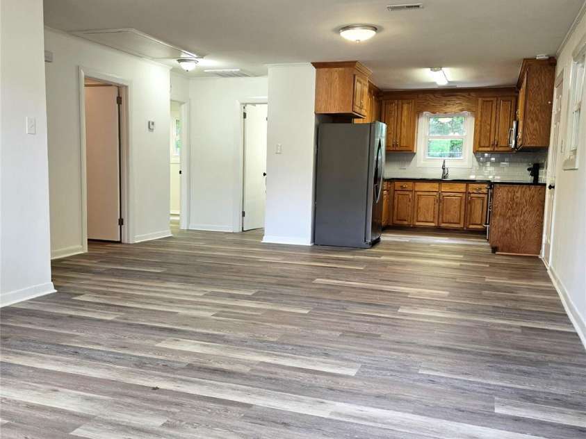 11 10th Avenue, Maiden, NC 28650.  MLS# CAR4253345, YatesRealty ID 9803. 