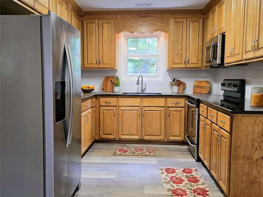 11 10th Avenue, Maiden, NC 28650.  MLS# CAR4253345, YatesRealty ID 9803. 