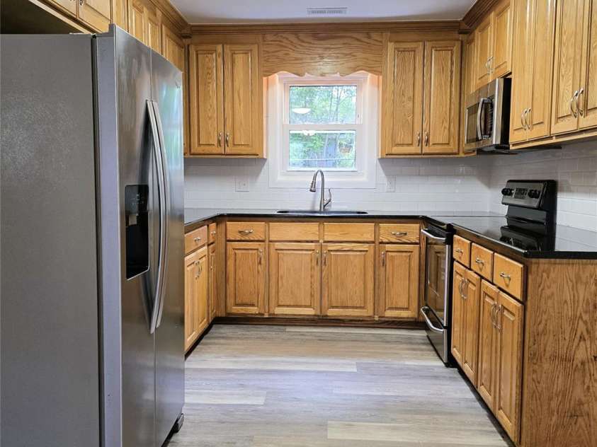 11 10th Avenue, Maiden, NC 28650.  MLS# CAR4253345, YatesRealty ID 9803. 